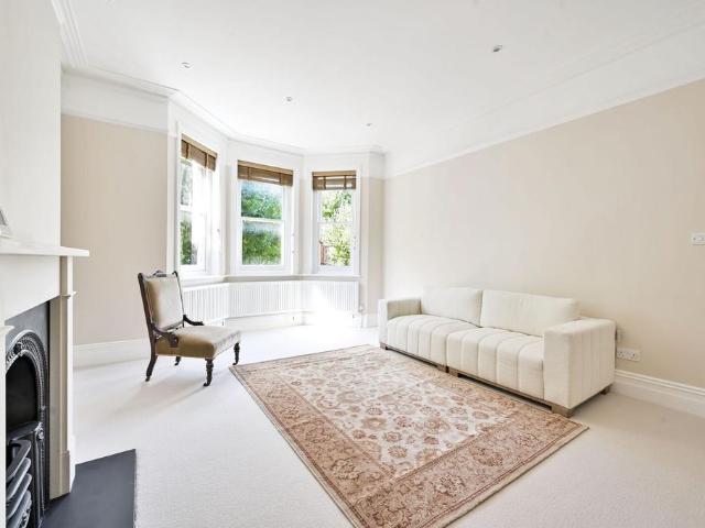 Castellain Road, Maida Vale, London, W9 3 bed flat to rent £6,500 pcm £1,500 pw