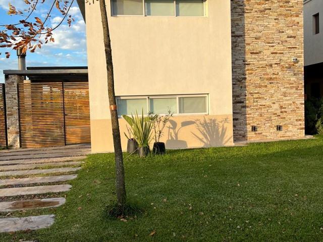 Castelli Group Propiedades