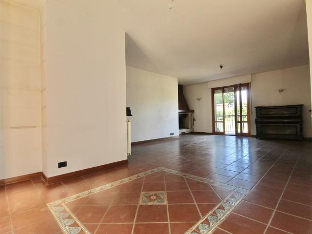 CASTELLINA 9 vani 180mq
