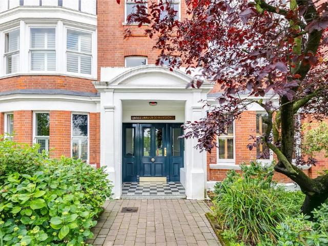 Castelnau, Barnes, London, SW13 3 bed flat to rent £4,000 pcm £923 pw