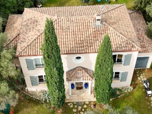 CASTELNAU LE LEZ PROPRIÉTÉ D'EXCEPTION – 164 m² – 4 CHAMBRES – BUREAU – TERRAIN ARBORÉ 1632 m² – PISCINABLE – 950 000 €
