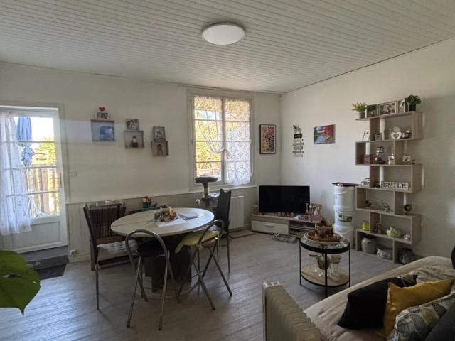 CASTELNAUDARY CENTRE VILLE APPARTEMENT DE TYPE 2 AVEC TERRA