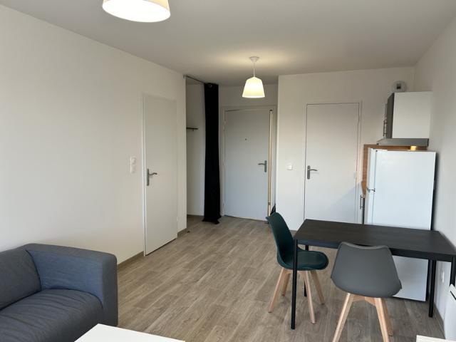 CASTELNAUDARY T2 MEUBLE TERRASSE & JARDIN PLACE PARKIN