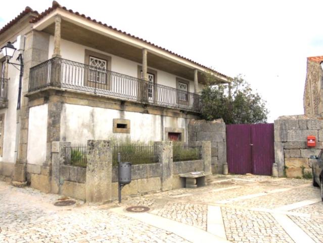 Castelo Bom Almeida | Distrito da Guarda, Na encantadora aldeia histórica de pedra de Castelo Bom, apresenta se este magnífico solar do século XIX, para recuperar, cheio de carácter, autenticidade e enorme potencial para projeto turístico ou habitação de charme