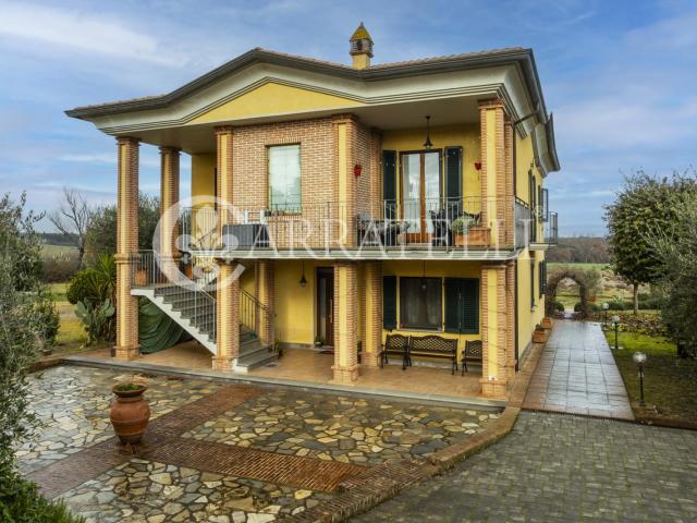 Castiglione del Lago, villa indipendente di circa 280mq con. 280m² Castiglione del Lago