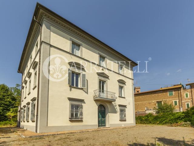 Villa storica del XIX secolo con giardino secolare a Castigl. 540m² Castiglione del Lago