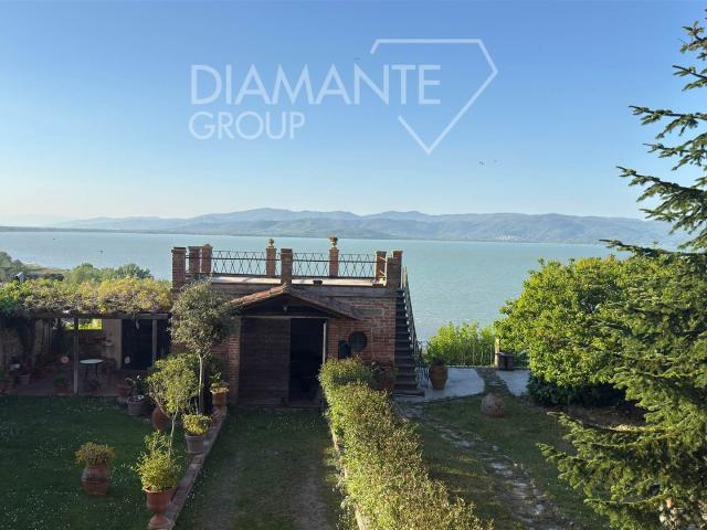 Castiglione Del Lago Pg, Centro storico: All'interno di un. 180m² Castiglione del Lago