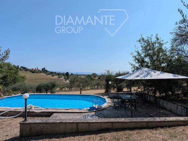 Castiglione del Lago Pg, Loc. Casamaggiore: Appartamento i. 160m² Castiglione del Lago