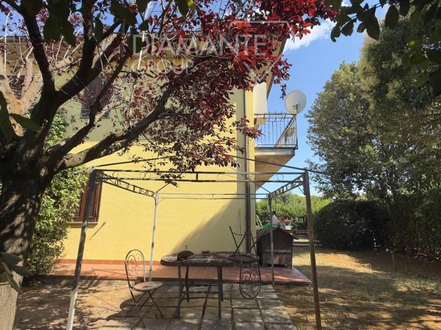 Castiglione del Lago PG: Loc. Piaggiola: In trifamiliare. 95m² Castiglione del Lago