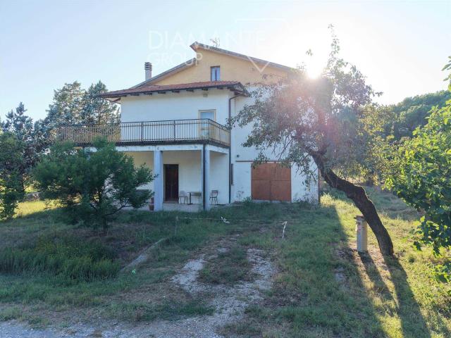 CASTIGLIONE DEL LAGO PG Loc. Piana: Casa semi indipendente. 270m² Castiglione del Lago