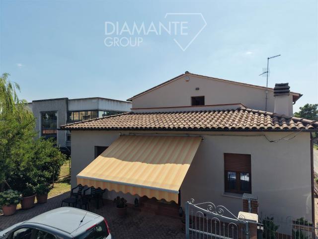 CASTIGLIONE DEL LAGO PG Loc. Pineta: casa indipendente su. 720m² Castiglione del Lago