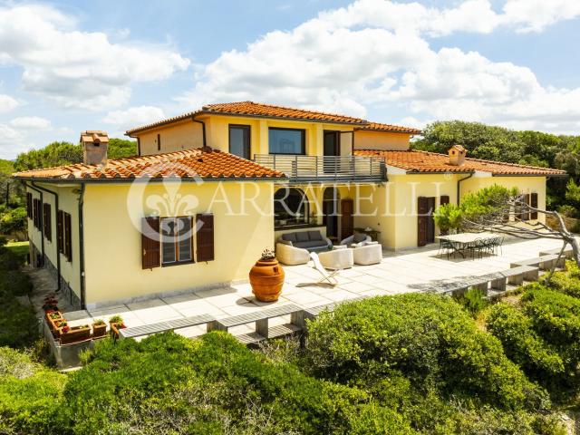 Castiglione Della Pescaia, esclusiva villa sulla spiaggia di. 589m² Castiglione della Pescaia