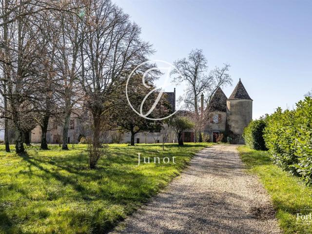 Castillon La Bataille Gironde Château XIVe siècle Ismh – Dom. 823m² Castillon la Bataille