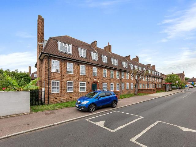 Castillon Road, London SE6, 3 bed flat to rent, £1,800 pcm | PrimeLocation