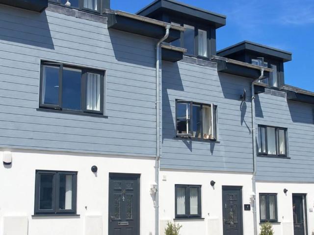 Castor Mews, Brixham TQ5 4 bed terraced house to rent £1,400 pcm £323 pw