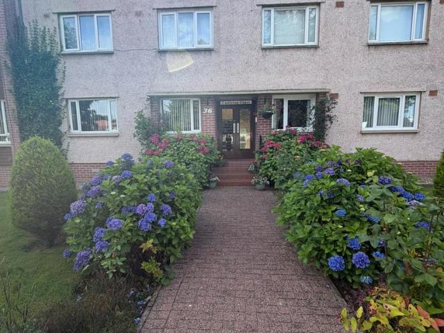 Castleton Court, Newton Mearns, G77 2 bed flat to rent £1,299 pcm £300 pw