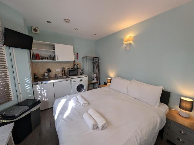 Castletown Road, London, London, W14 Terraced house to rent £1,500 pcm £346 pw