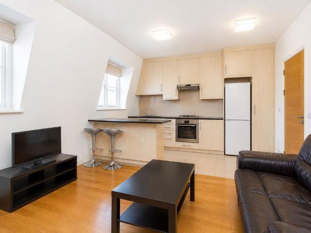 Castletown Road, London W14, 2 bed flat to rent, £2,500 pcm | PrimeLocation