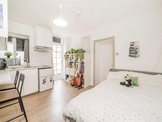 Castletown Road, West Kensington W14, 1 bed flat to rent, £1,800 pcm | PrimeLocation