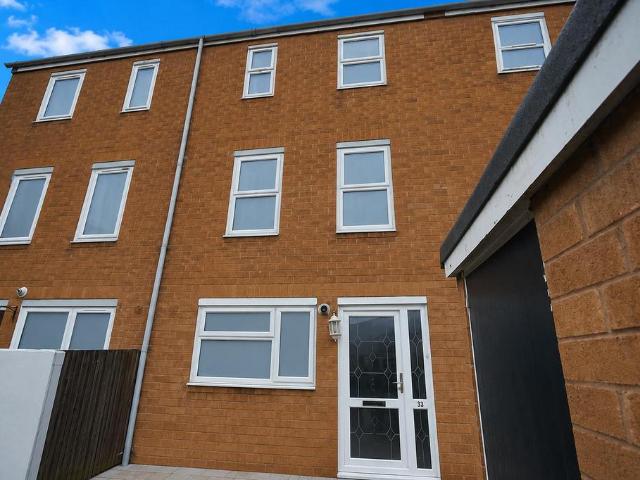 Castle Close, London House share to rent £1,045 pcm £241 pw