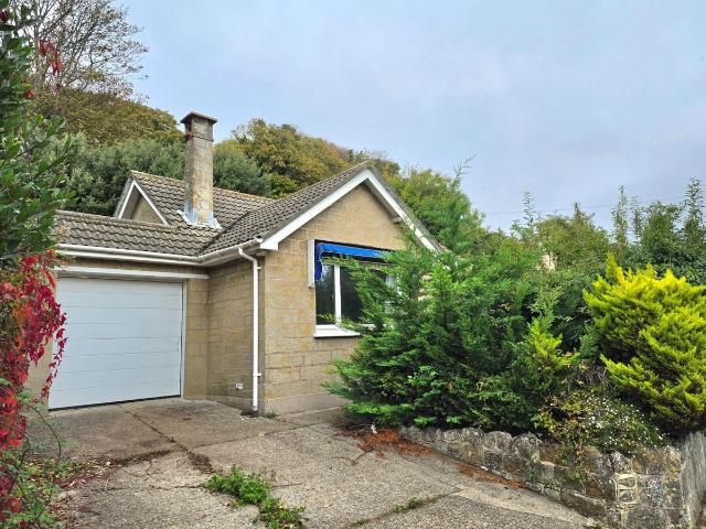 Castle Close, Ventnor PO38, 2 bed bungalow to rent, £1,300 pcm | PrimeLocation