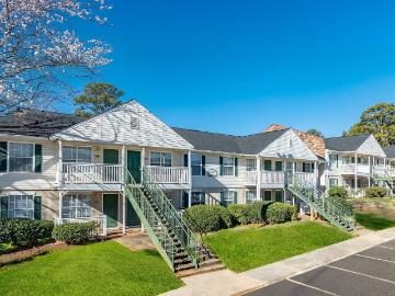 Castle Creek Apartments: Welcome Home to Comfort and Premier Living in Decatur, GA 1 Bedroom Apartment for Rent at 2435 Aylesbury Loop, Decatur, GA 30034