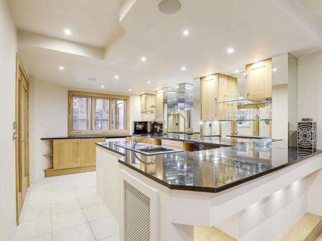 Castle Boulevard, Nottingham. 4 bed townhouse to rent £2,995 pcm £691 pw