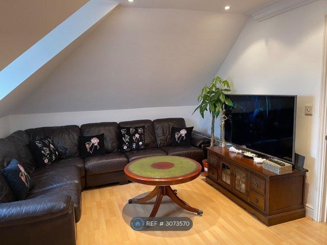 Castle Gate, Reading RG1, 2 bed flat to rent, £1,500 pcm | PrimeLocation
