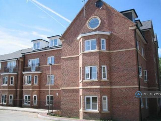 Castle Grove, Pontefract, WF8 2 bed flat to rent £830 pcm £192 pw