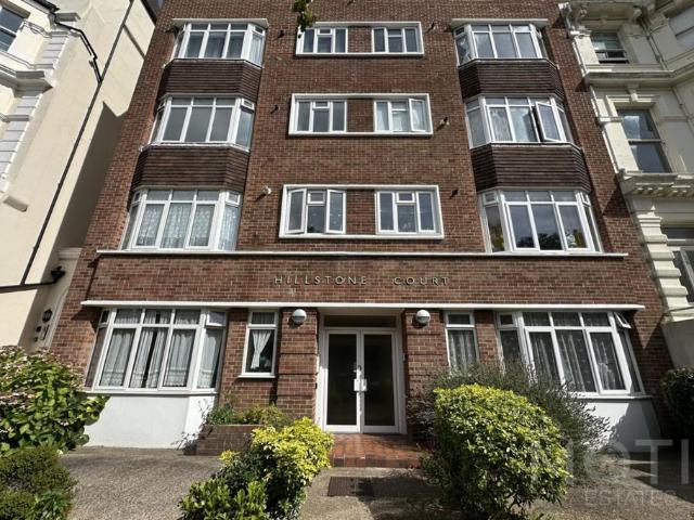 Castle Hill Avenue, Folkestone, CT20 2 bed flat to rent £950 pcm £219 pw