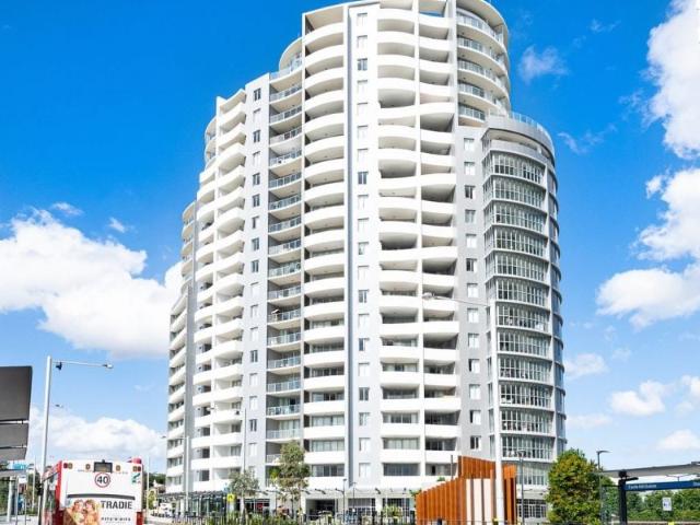 Castle Hill Centre – Modern Apartment Opposite the Metro
