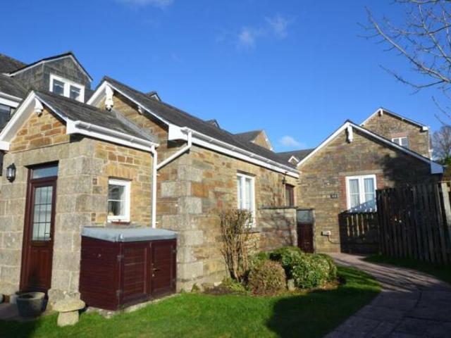 Castle Hill Court, Bodmin, PL31 1 bed flat to rent £850 pcm £196 pw