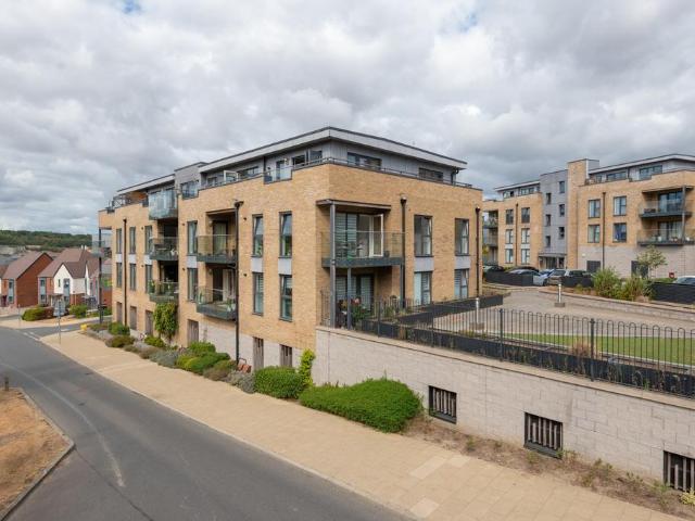 Castle Hill, Ebbsfleet Valley 2 bed apartment to rent £1,600 pcm £369 pw