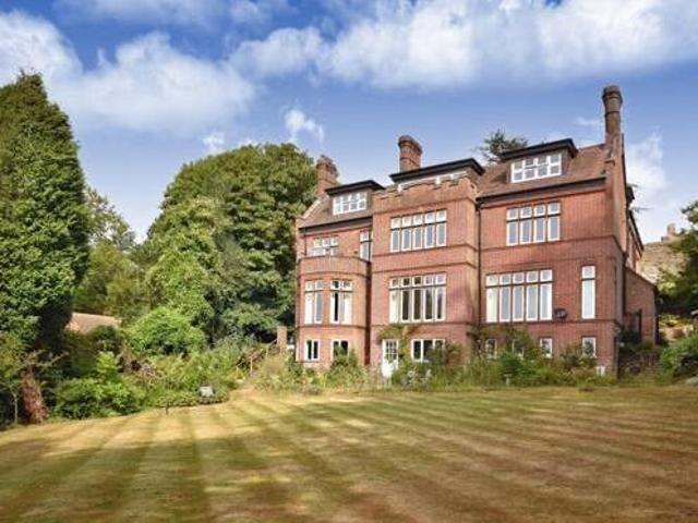 Castle Hill, Farnham, 2 Bedroom Apartment