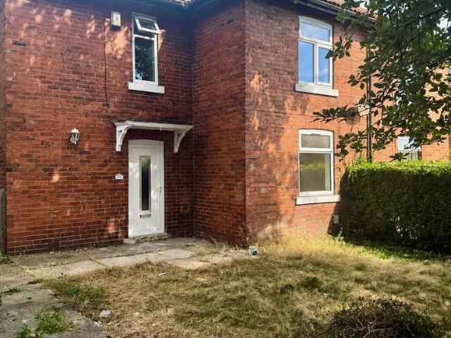 Castle Mount, Dewsbury 3 bed semi detached house to rent £1,100 pcm £254 pw