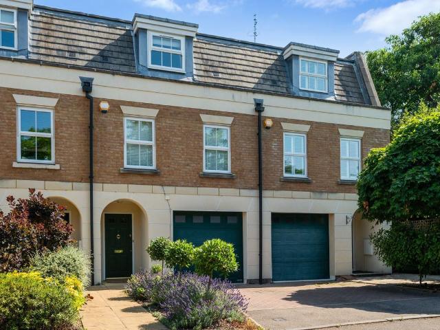 Castle Mews, Weybridge KT13, 4 bed town house to rent, £4,000 pcm | PrimeLocation