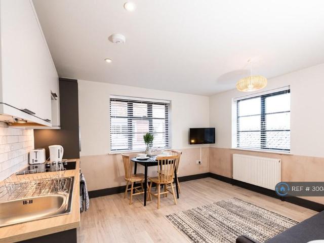 Castle St, Salisbury, SP1 1 bed flat to rent £1,650 pcm £381 pw