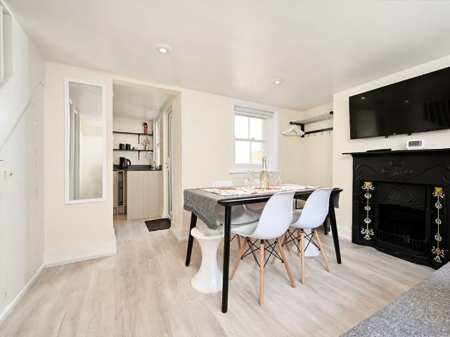 8 Castle Street, Brighton And Hove BN1, 2 bed end terrace house to rent, £1,900 pcm | PrimeLocation