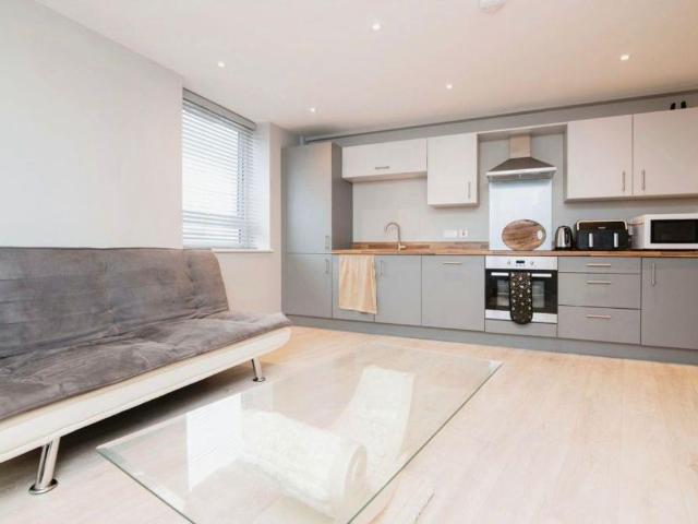 Castle Street, Dudley DY1, 2 bed flat to rent, £1,100 pcm | PrimeLocation