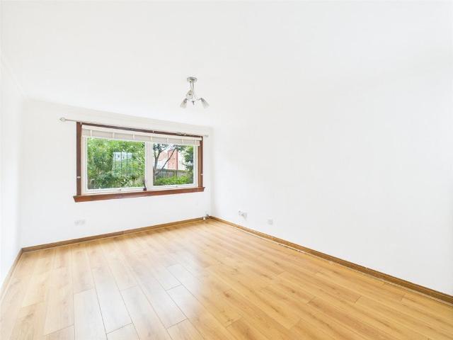 Castle Street, Dunbar, East Lothian. 2 bed apartment to rent £925 pcm £213 pw