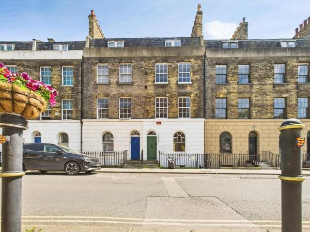 Castle Street, Dover 1 bed flat to rent £875 pcm £202 pw