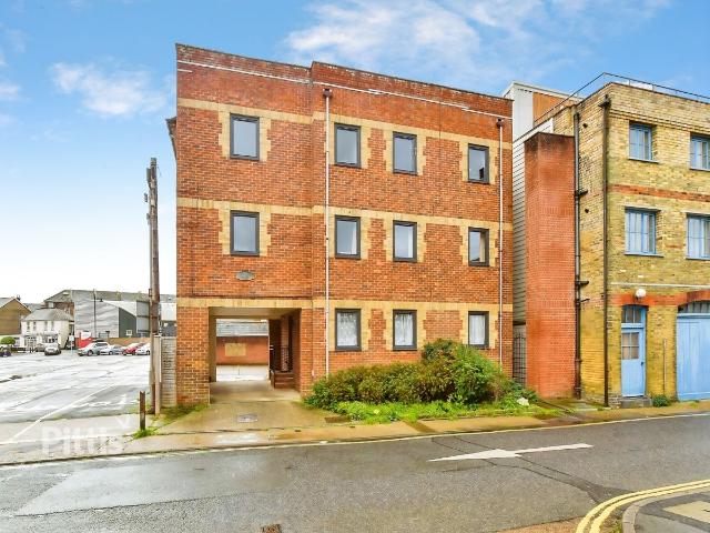 Castle Street, East Cowes PO32, 1 bed flat to rent, £700 pcm | PrimeLocation