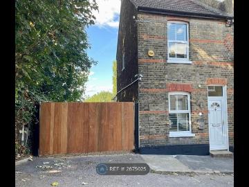 Castle Street, Greenhithe DA9, 2 bed end terrace house to rent, £1,800 pcm | PrimeLocation