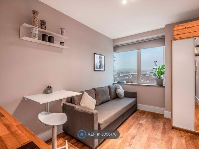Castle Street, High Wycombe HP13, 1 bed flat to rent, £900 pcm | PrimeLocation