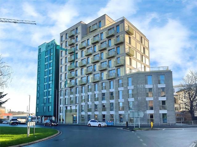 Castle Street, Luton, Bedfordshire, LU1 2 bed flat to rent £1,550 pcm £358 pw
