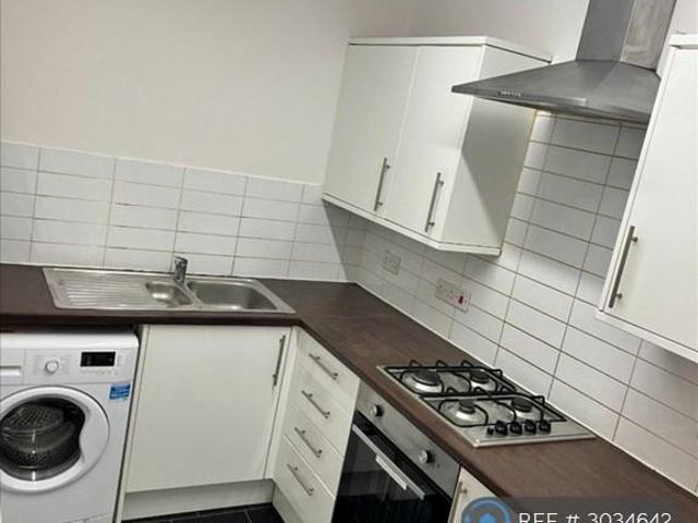 Castle Street, Paisley, PA1 2 bed flat to rent £850 pcm £196 pw