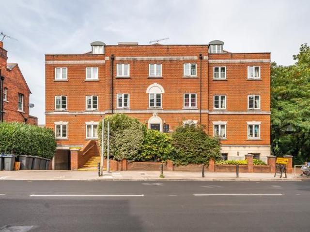 Castle Street, Reading, RG1 2 bed flat to rent £1,550 pcm £358 pw