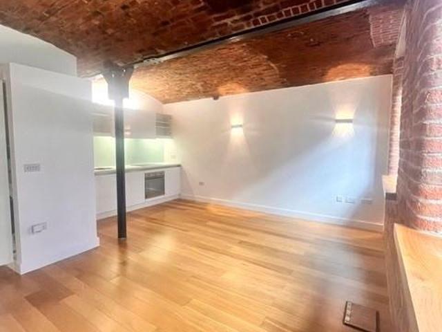 Castle Street, Stalybridge SK15 1 bed flat to rent £795 pcm £183 pw