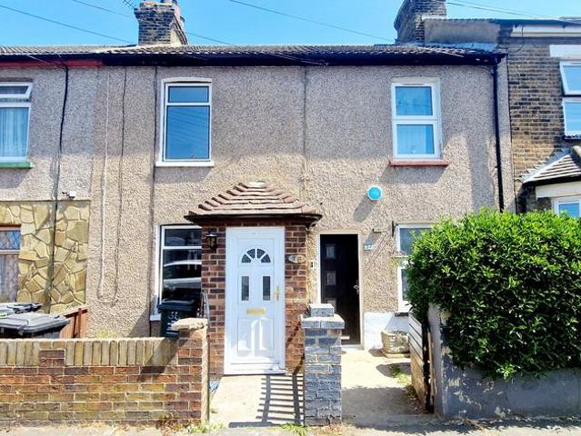 Castle Street, Swanscombe DA10 2 bed terraced house to rent £1,350 pcm £312 pw