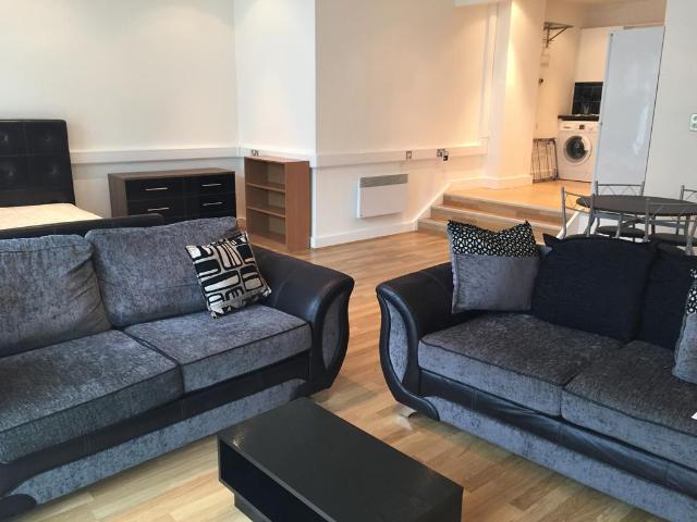 Castle Street, Swansea SA1 Studio to rent £775 pcm £179 pw